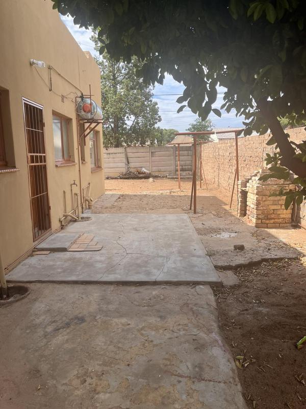 4 Bedroom Property for Sale in Montshioa North West